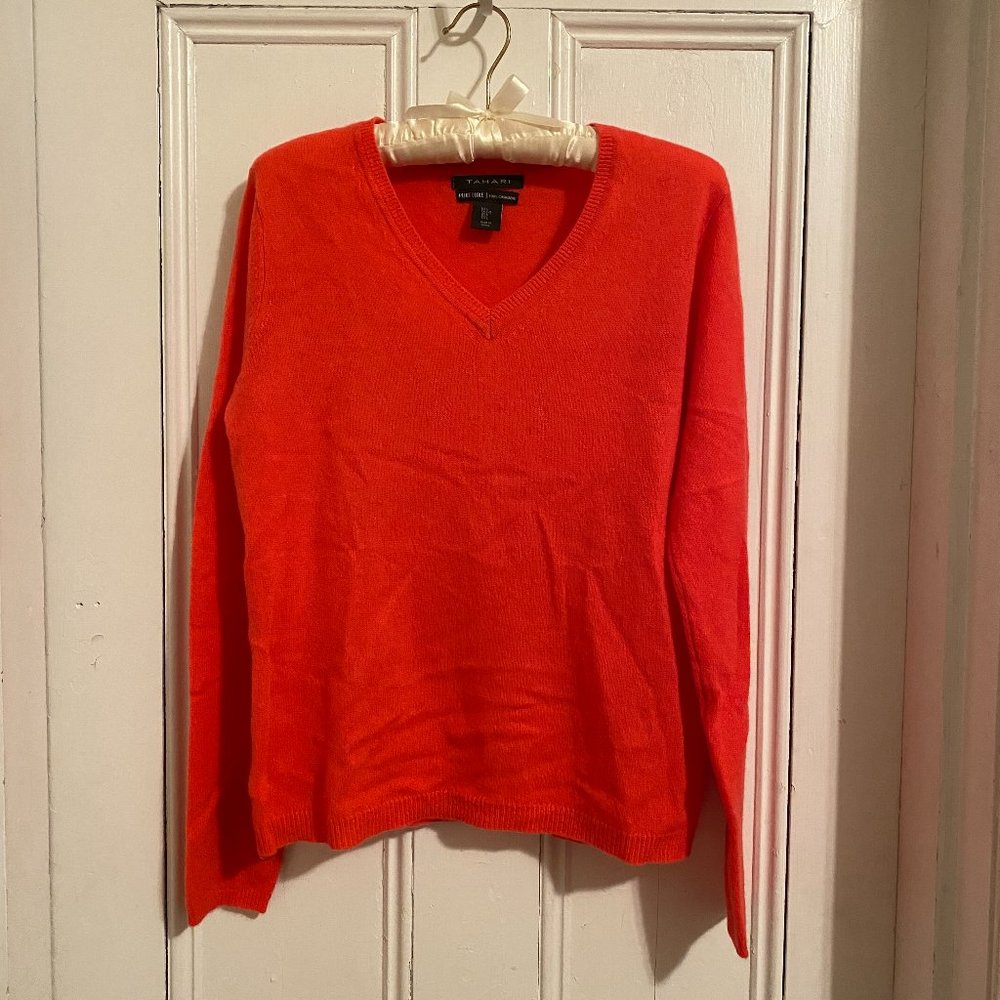 Tahari CASHMERE sweater v-neck 💯cashmere!